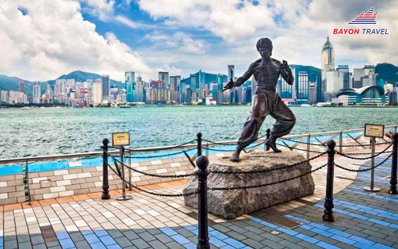 Kinh nghiệm du lịch hong kong tự túc từ az: Khách du lịch Hong Kong sẽ được chiêm ngưỡng Tượng Lý Tiểu Long có kích thước như người thật